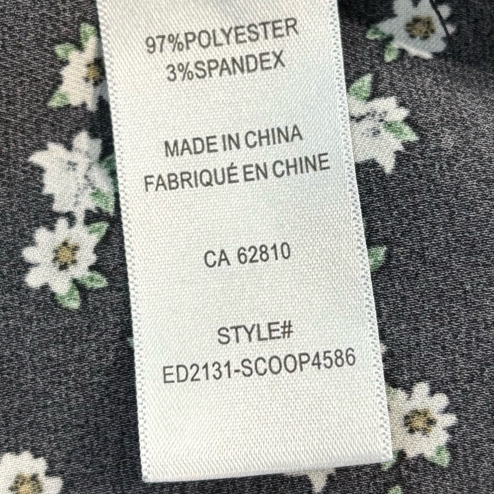 Ricki’s lightweight Black & Delicate White Flower Pattern 3/4 Sleeve Blouse 1X - Picture 6 of 7